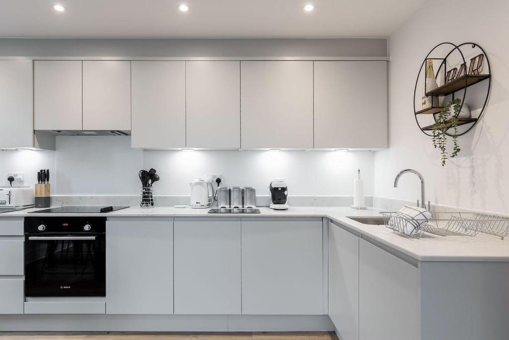 Stylish Town Centre Apartment, W Parking, Nr Beach Bournemouth Kültér fotó