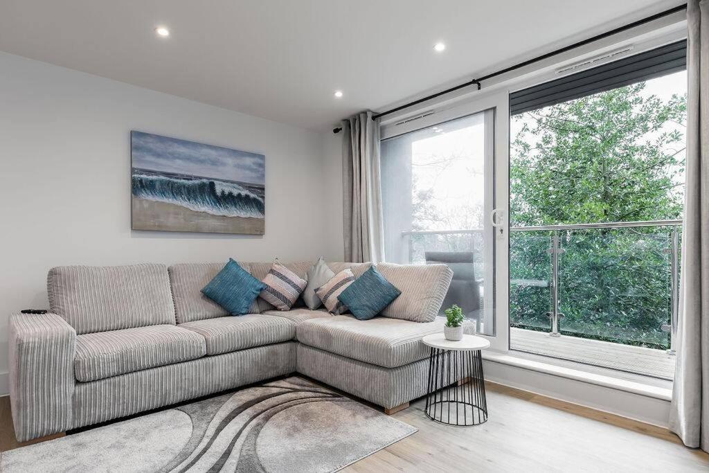 Stylish Town Centre Apartment, W Parking, Nr Beach Bournemouth Kültér fotó