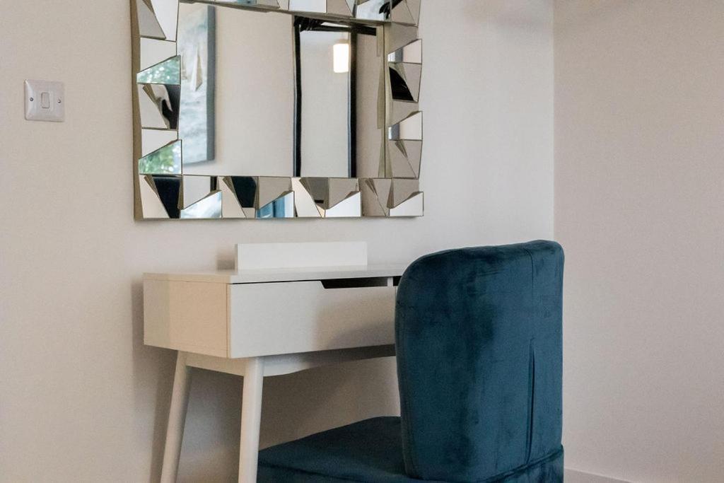 Stylish Town Centre Apartment, W Parking, Nr Beach Bournemouth Kültér fotó