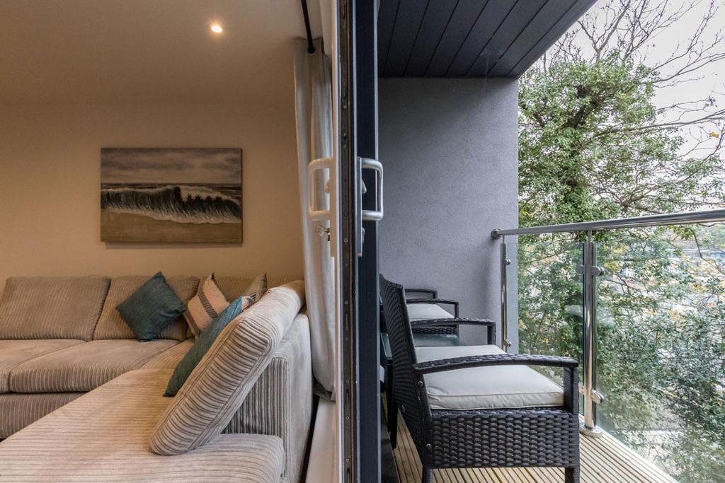 Stylish Town Centre Apartment, W Parking, Nr Beach Bournemouth Kültér fotó