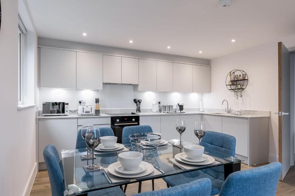 Stylish Town Centre Apartment, W Parking, Nr Beach Bournemouth Kültér fotó
