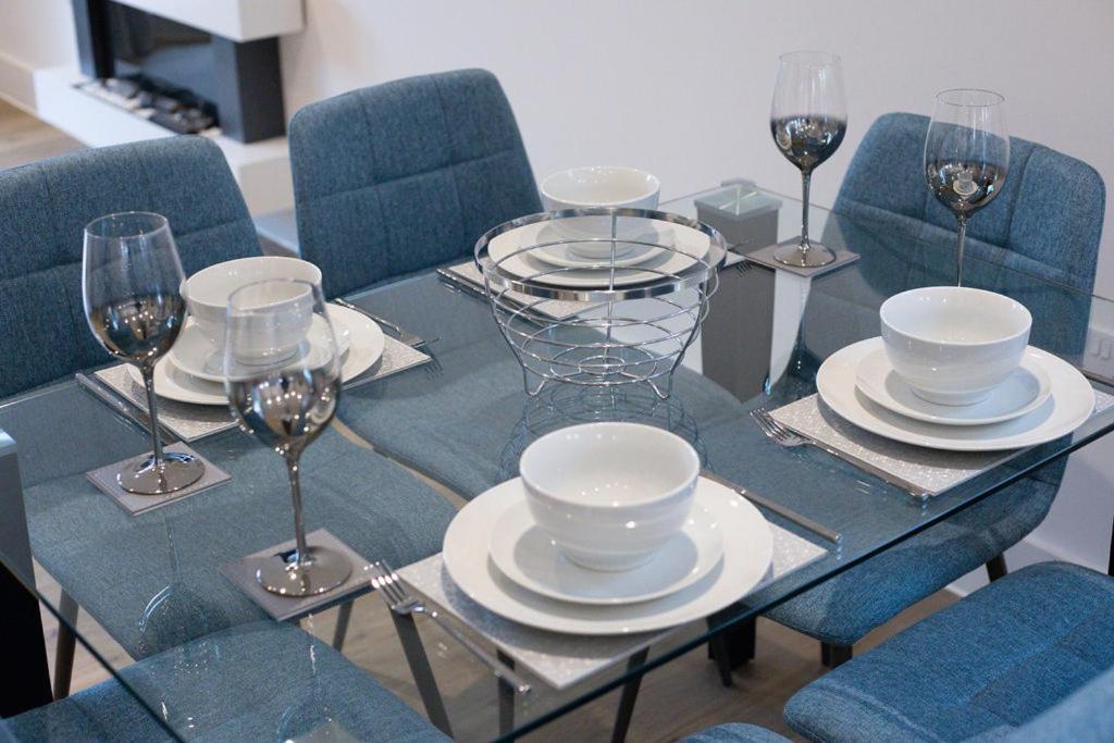 Stylish Town Centre Apartment, W Parking, Nr Beach Bournemouth Kültér fotó